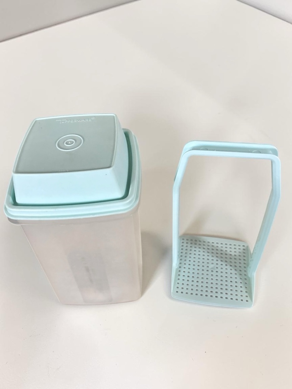Vintage Tupperware Fridge Container Colander Insert Storage - Picture 2 of 6